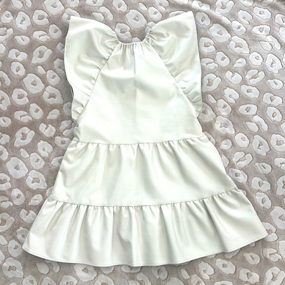 Ronnie Ruffle Sleeve
Short Dress - Powder -
S / White / Solids - Picture 3 of 4